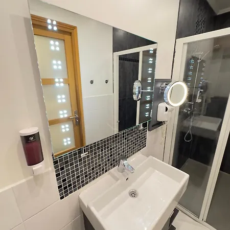 St Paul Marais Flat Ground Floor Apartment Paris