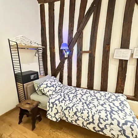 St Paul Marais Flat Ground Floor Apartment